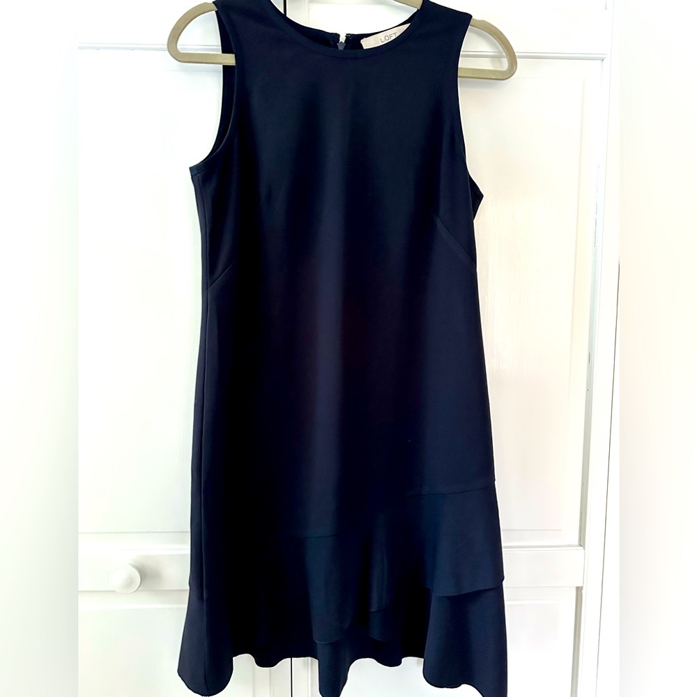 🎉HP🎉Navy LOFT Ruffled Hem Dress